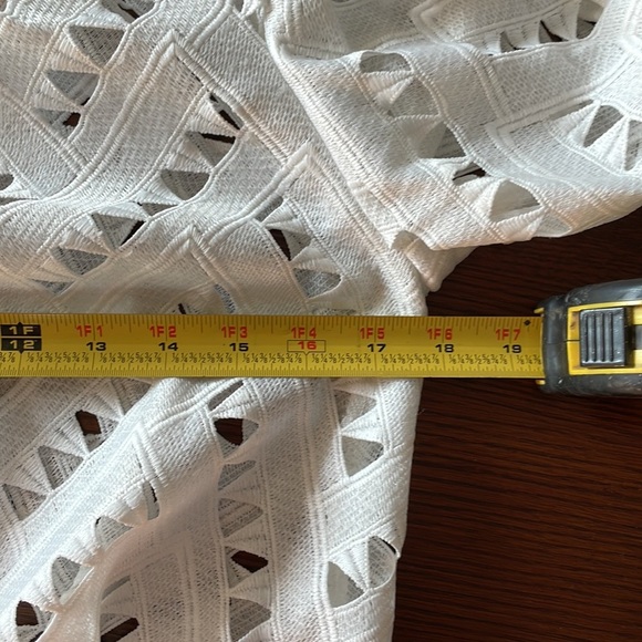 Eva Franco Anthropologie White top blouse size 8. Cut out details. - Picture 6 of 7